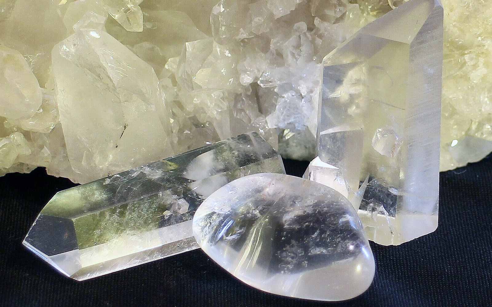 quartz crystals and dogs